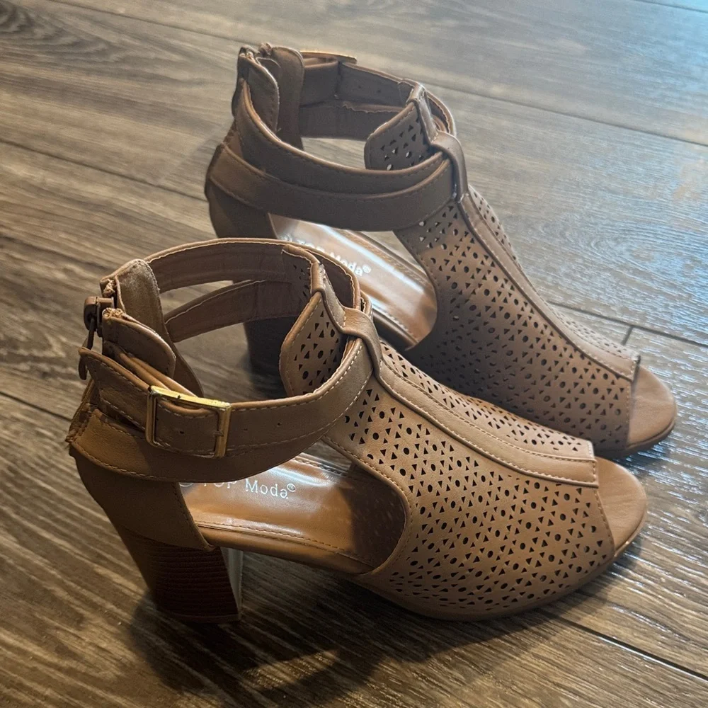 Women’s Heeled Sandals